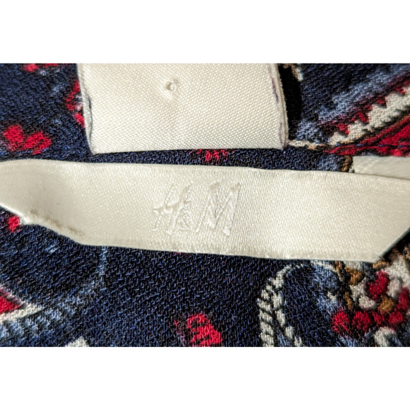H&M Womens 12 Multicolor Blouse Paisley Red Blue White Button Up V Neck - Picture 3 of 13